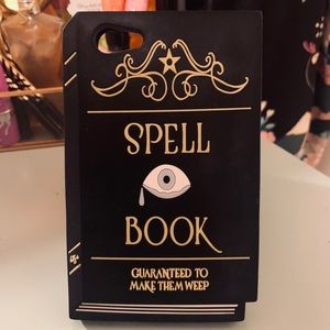 Valfré iPhone 7 Spellbook case
